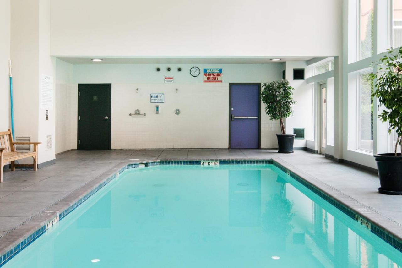 City Water View Oasis With Pool & Gym Near Cruise In Heart Of سياتل المظهر الخارجي الصورة